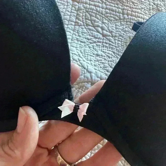 Betsy Johnson 34C Black padded bra slight push up Feminine and sexy classic - Picture 7 of 8